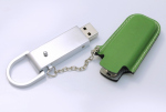 Необычна USB флешка с красным кожаным футляром зеленого цвета