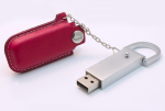 Необычна USB флешка с красным кожаным футляром