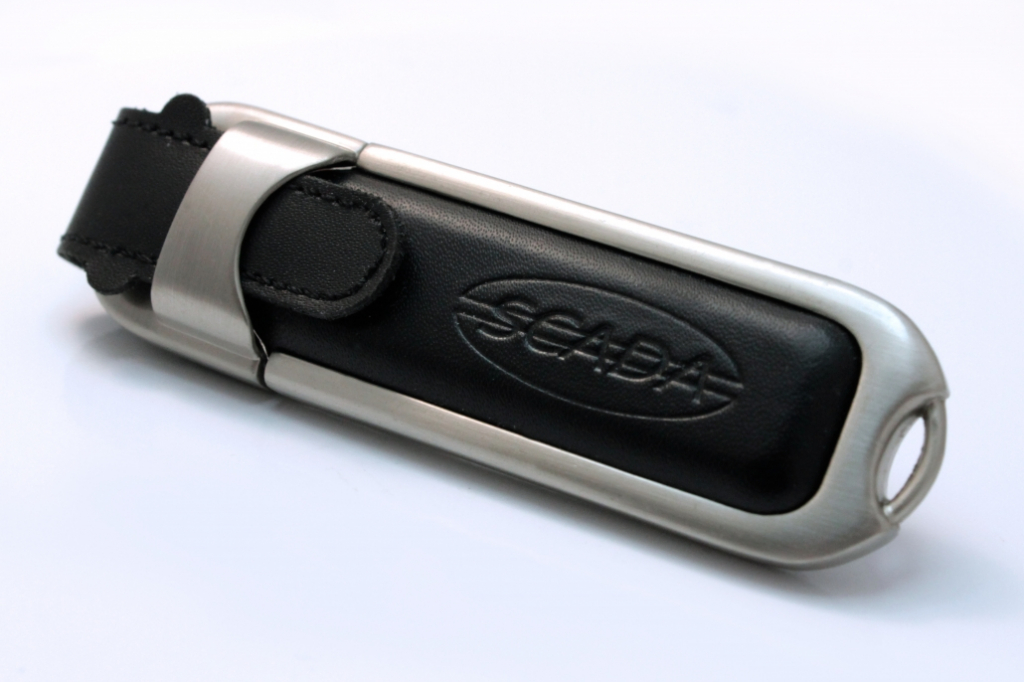 Pendrive z tłoczeniem logo