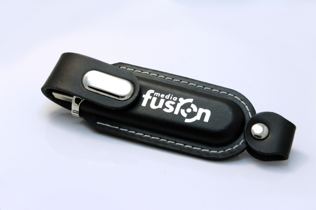 Pendrive z tłoczeniem logo