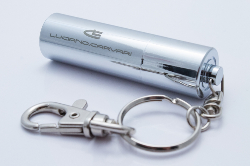 Metalowy pendrive z grawerem